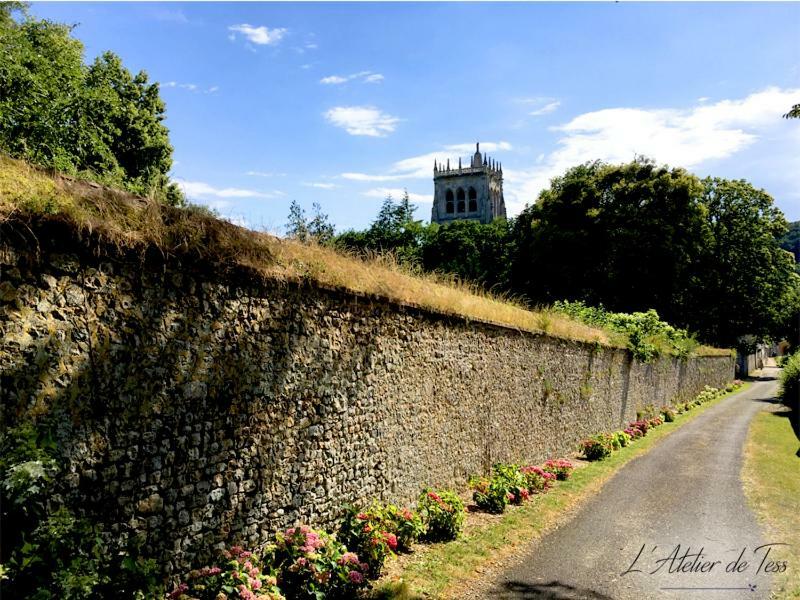 L'Atelier De Tess Bed & Breakfast Le Bec-Hellouin Exterior foto