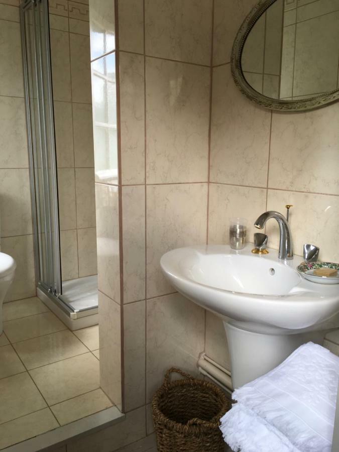 L'Atelier De Tess Bed & Breakfast Le Bec-Hellouin Exterior foto