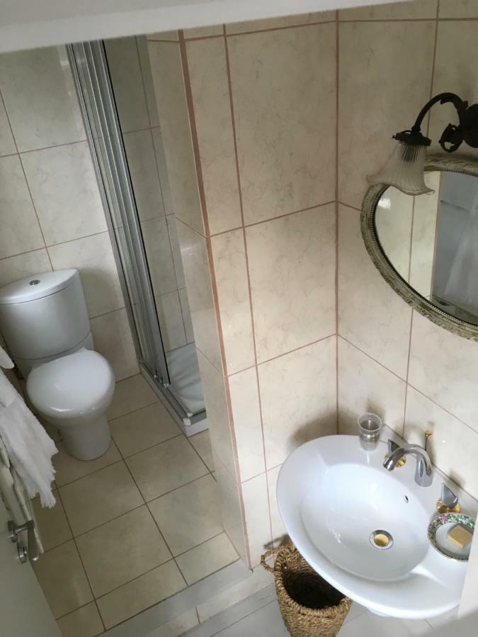 L'Atelier De Tess Bed & Breakfast Le Bec-Hellouin Exterior foto